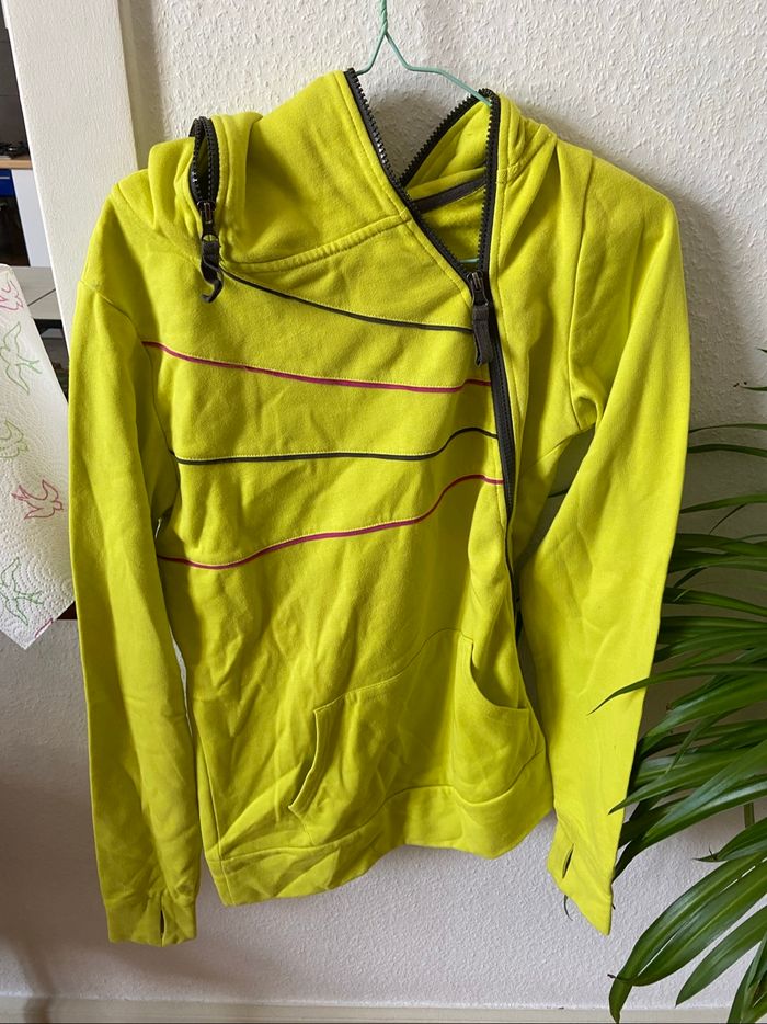 Sweat jaune avec col très montant