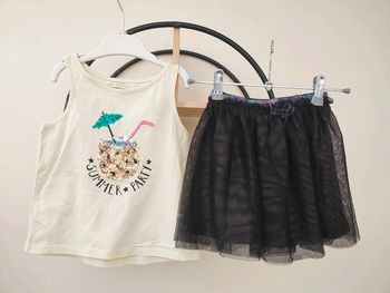 4 ans ensemble été teeshirt et jupe ( diverses enseignes)