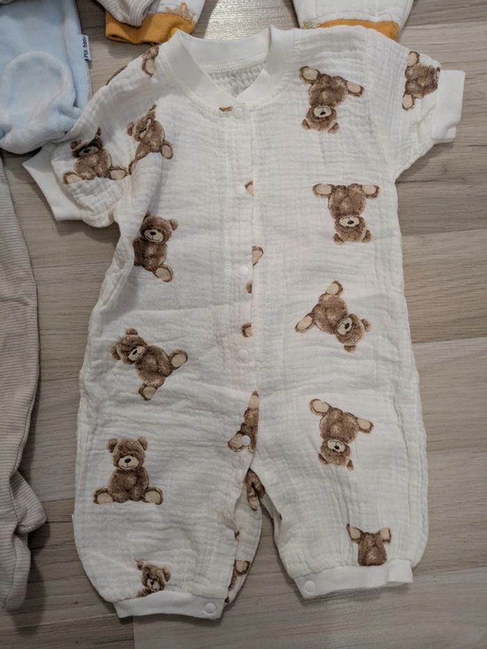 Lot de 4 pyjamas garçon 6-9 mois - photo numéro 2
