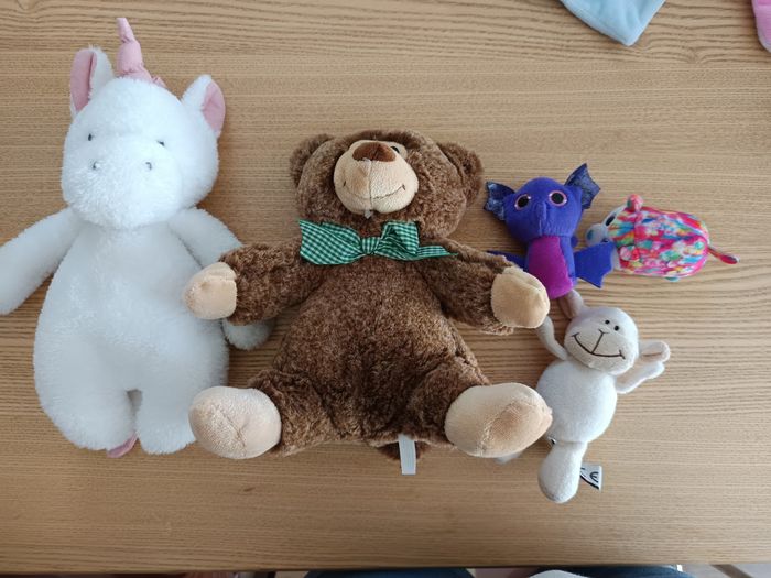 Lot jouets et peluches bébé - photo numéro 2