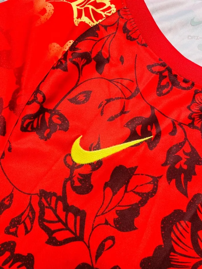 Maillot concept foot Portugal rouge fleurs taille S - photo numéro 5