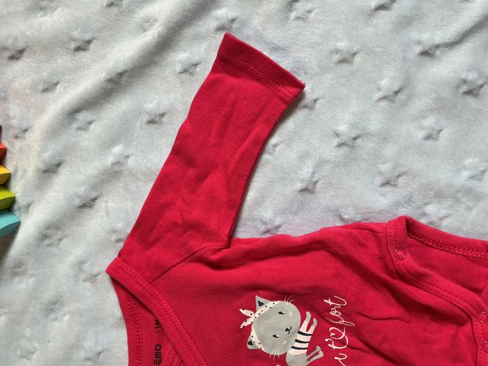 body manches longues rose fuchsia ouverture devant gémo 1 mois - photo numéro 7