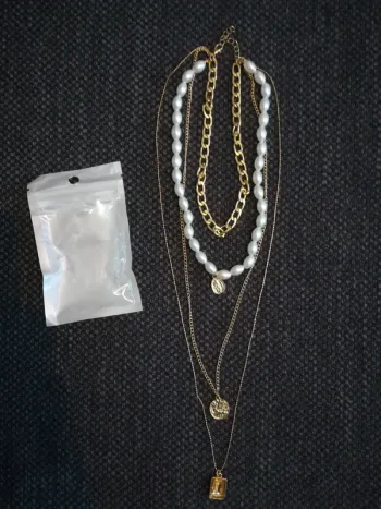 Magnifique collier doré à 4 rangs, Shein, neuf avec étiquette