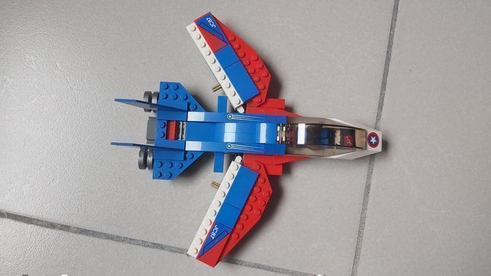 Lego Marvel Super Heroes 76076 La poursuite en avion de Captain América - photo numéro 8