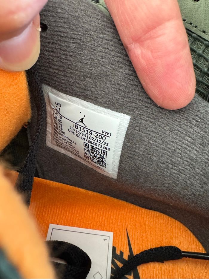 Jordan 4 x Undefeated - photo numéro 7