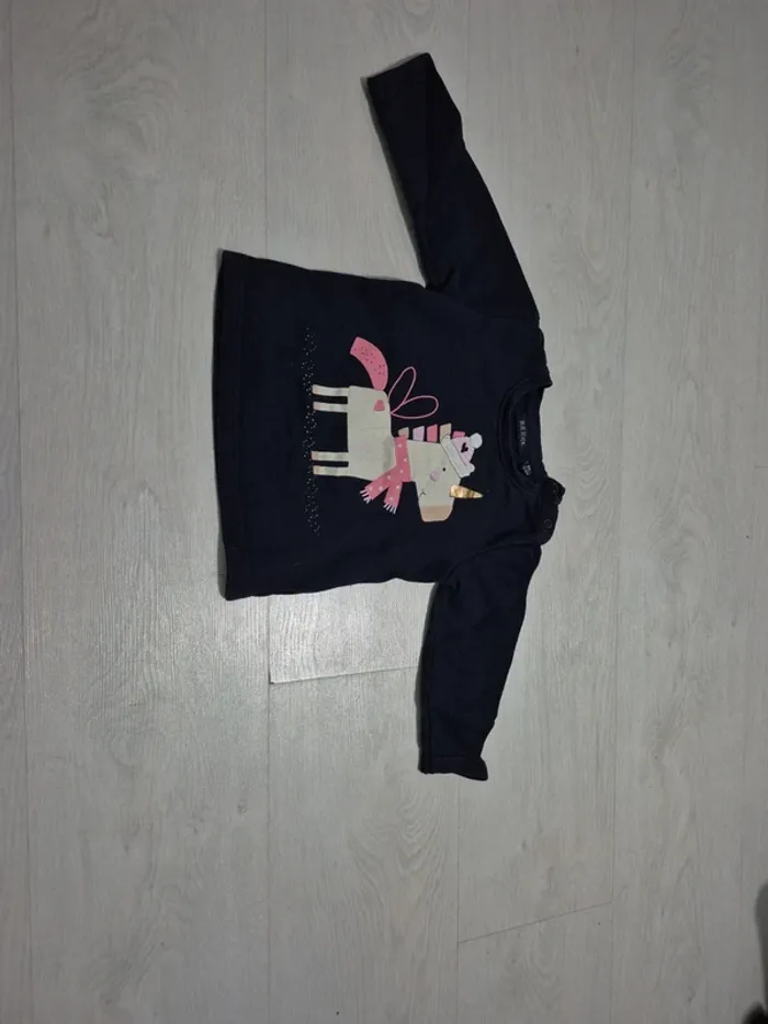 Pull marine/noir motif licorne