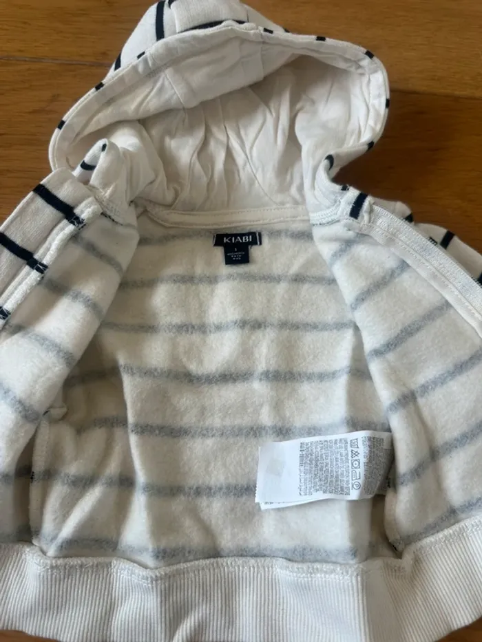 Lot pantalon beige + haut + gilet bébé 1 mois – Blanc & rayures – Mi-saison – Très bon état - photo numéro 9