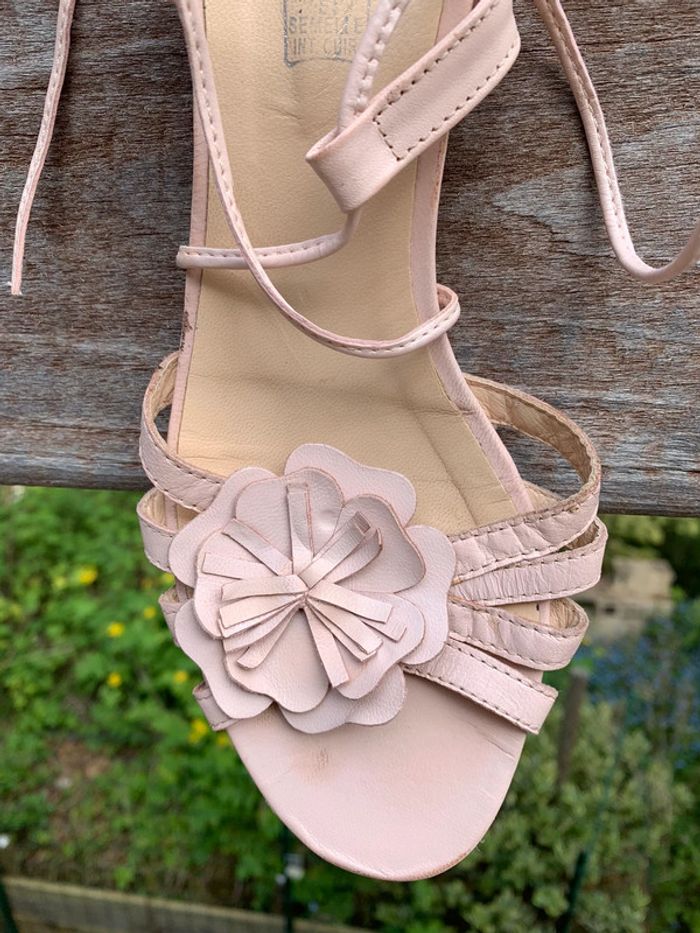Pied nu à lacets fleuries rose poudrée pointure 38 - photo numéro 6