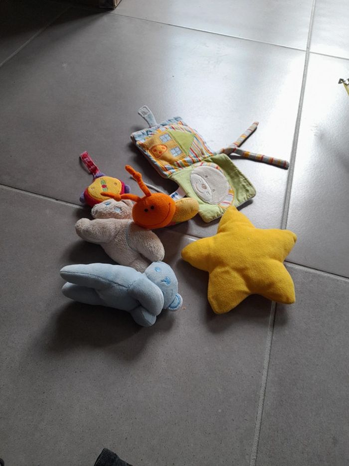 Lot peluche pour arche bébé - photo numéro 9
