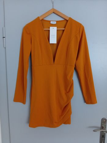 Robe ocre t38 neuve