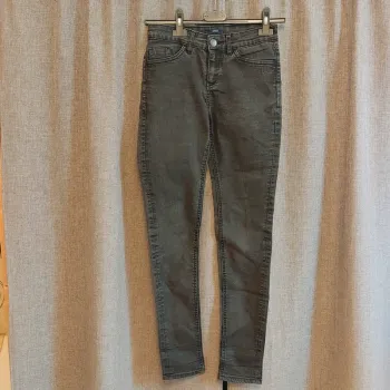 Pantalon jeans noir délavé