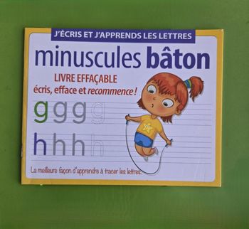 Livre d'exercices pour apprendre à écrire les lettres minuscules batonles bâton