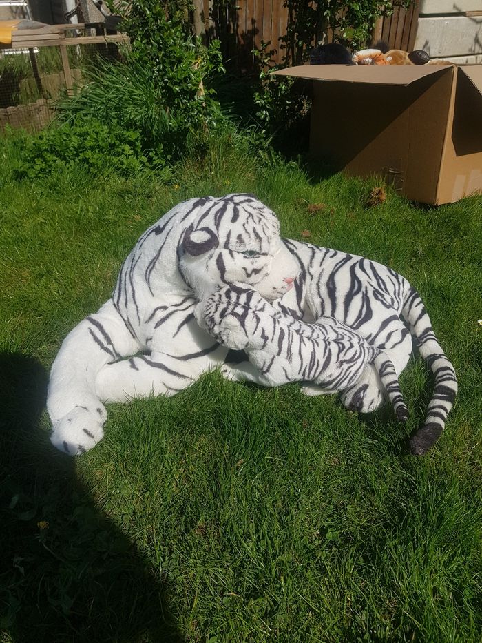 Grande peluche maman et bébé tigre blanc 80cm sans la queue - photo numéro 2