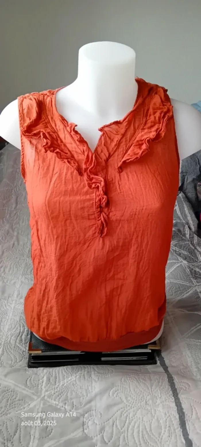 Blouse sans manches col avec boutons et volants avec soie corail femme - photo numéro 5