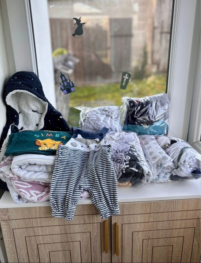 Gros lot de 52 pièces - à l’UNITÉ - naissance - 3 mois - mixte - vêtements bébé - gigoteuse - langes