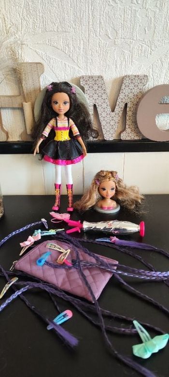 Lot de 2 poupées moxie girls neuve avec accessoires vintage collection