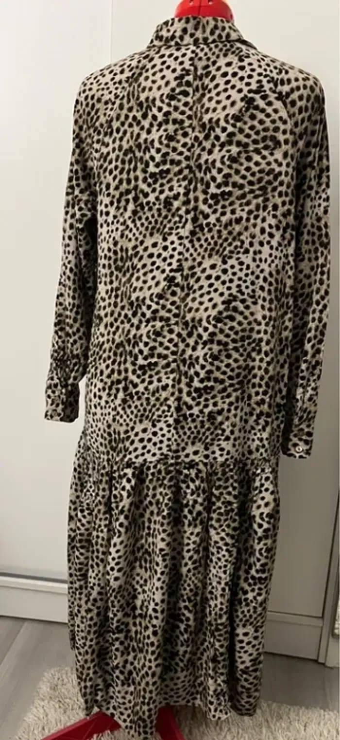 Robe chemise mi-longue léopard H&M - photo numéro 5