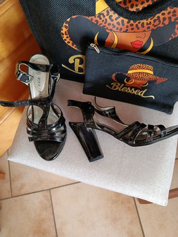 Sandales vernies à talons hauts 