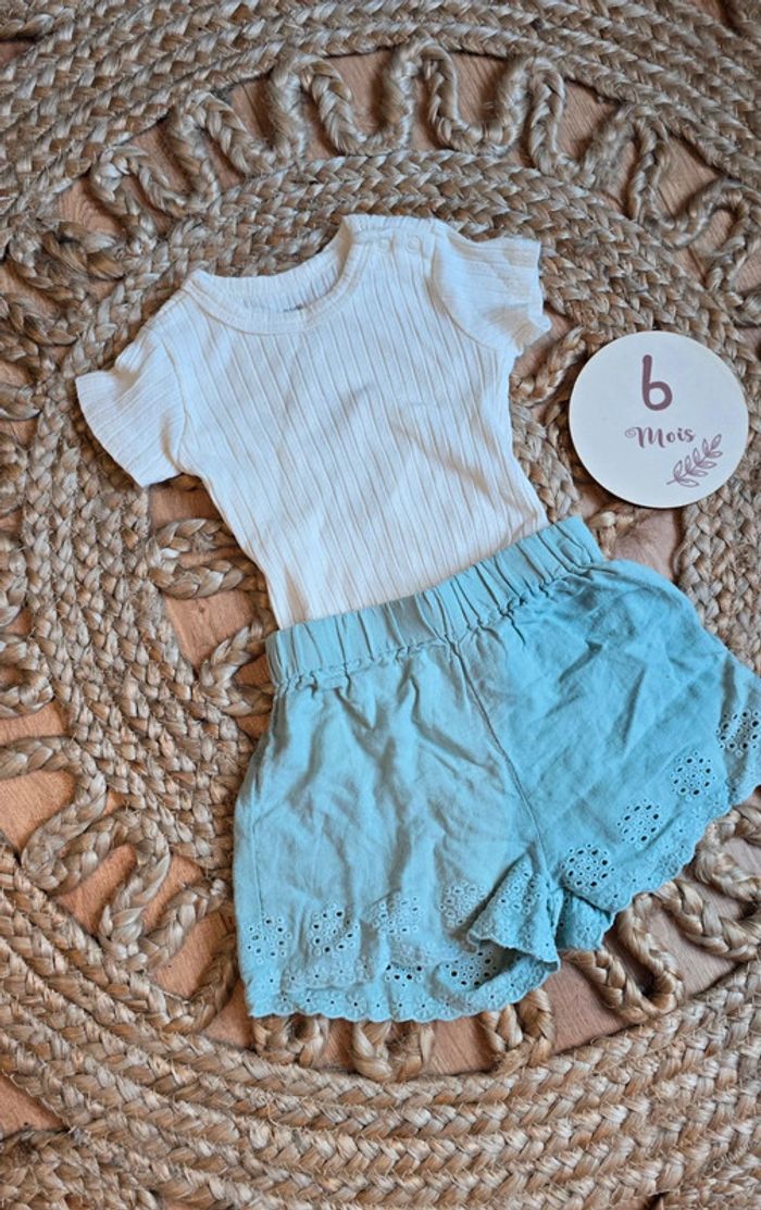 Ensemble short vert pâle