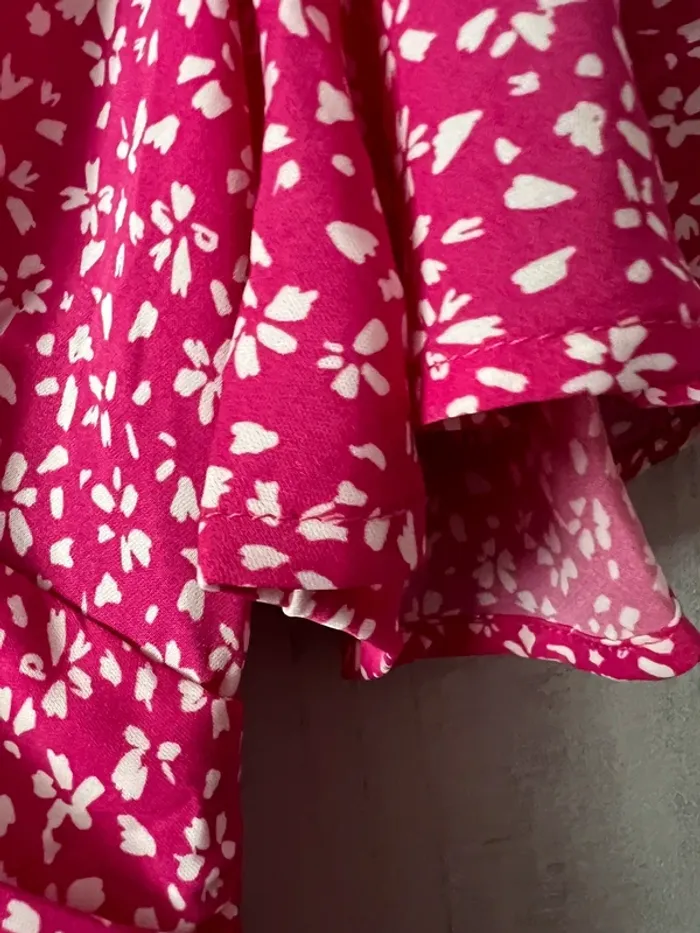 Jolie robe avec motifs - photo numéro 3