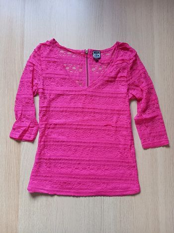 Haut en dentelle rose