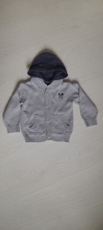 Gilet avec capuche T 4 ans