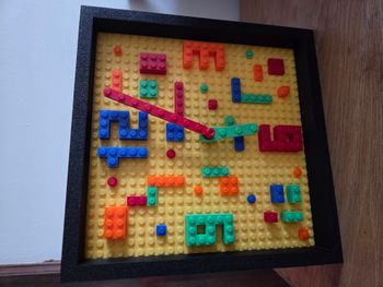 Horloge murale style briques colorées – Déco chambre enfant – Horloge design ludique – Cadeau origin