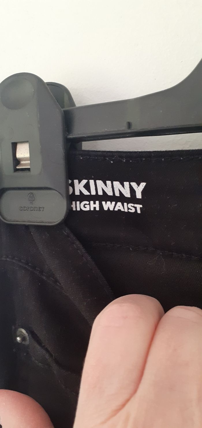 jeans noir modèle skinny High waist  taille 38 marque jennyfer - photo numéro 5