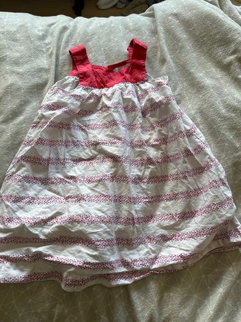 Jolie robe Obaibi 23m