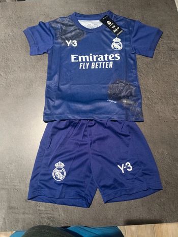 Tenue foot Real Madrid violet 120ans. T.18
