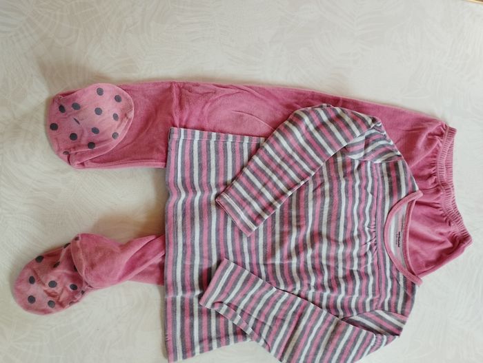 2 pyjamas velours - photo numéro 2