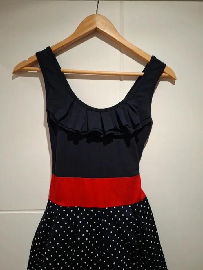 Robe bleu marine à pois et rouge Cintrée Très bon état - photo numéro 2