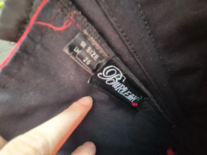 Robe gothique rouge avec dentelle - photo numéro 6