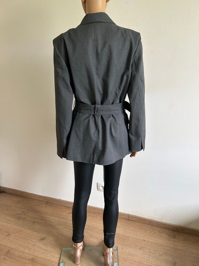 Veste grise neuve avec ceinture Naf Naf taille 42 (valeur 75€) - photo numéro 6