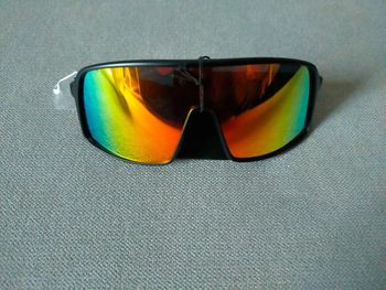 Lunettes de soleil enfant noires – Catégorie 3 – Neuf avec étiquette