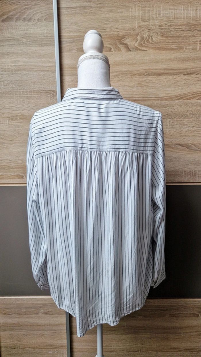 Chemise à rayures. - photo numéro 3