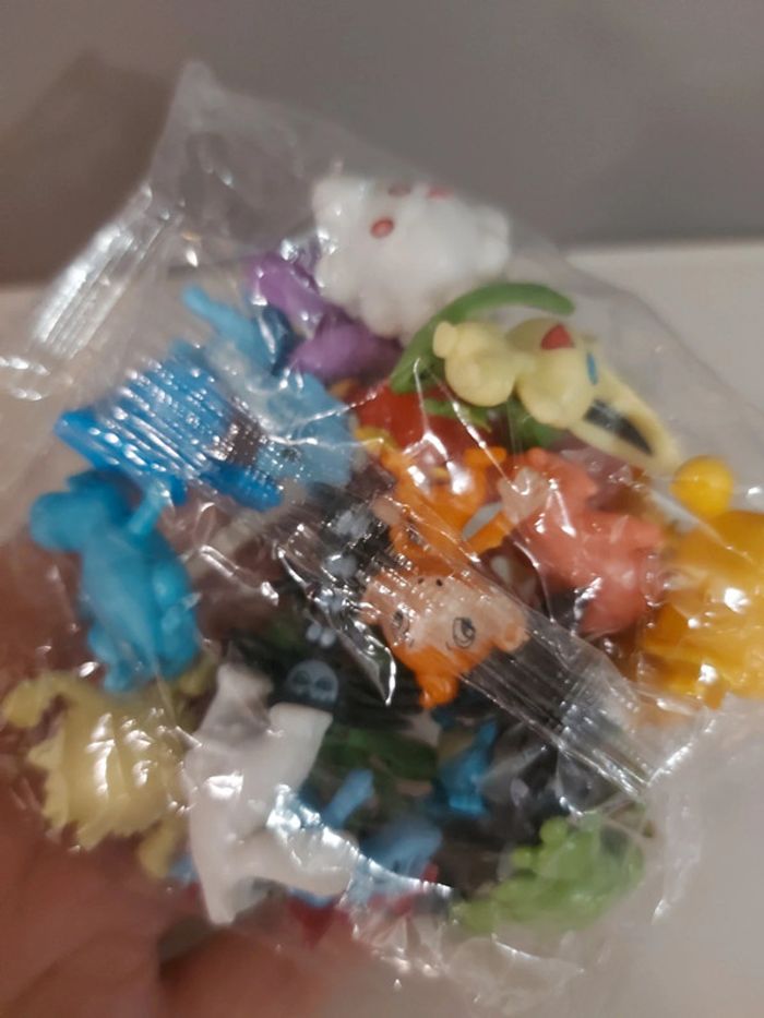 Lot pokeball + 24 figurines pokémon neuf - photo numéro 2