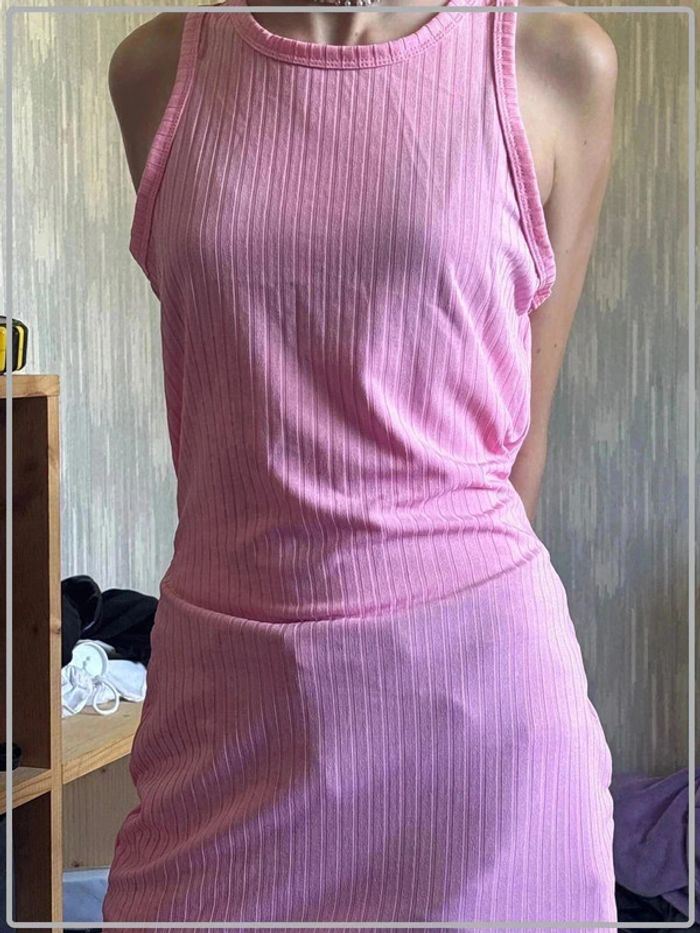 Robe rose flashy taille 14ans marque shein - photo numéro 2