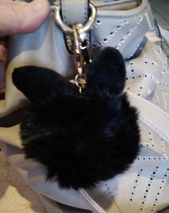 Porte clé petite oreille de lapin noir