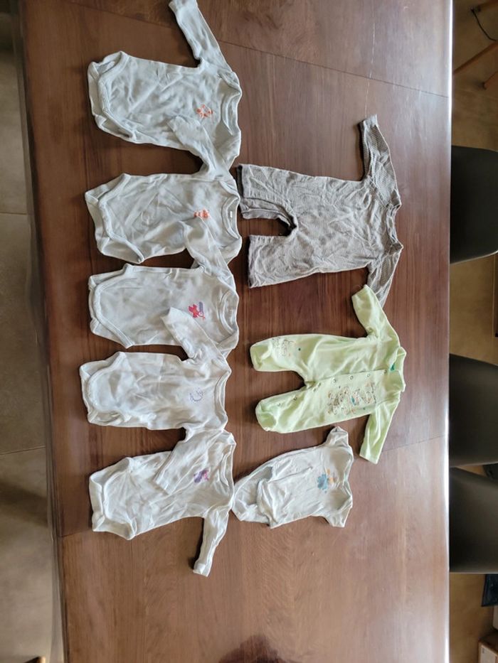 Lot de pyjamas et bodies 3 mois mixtes