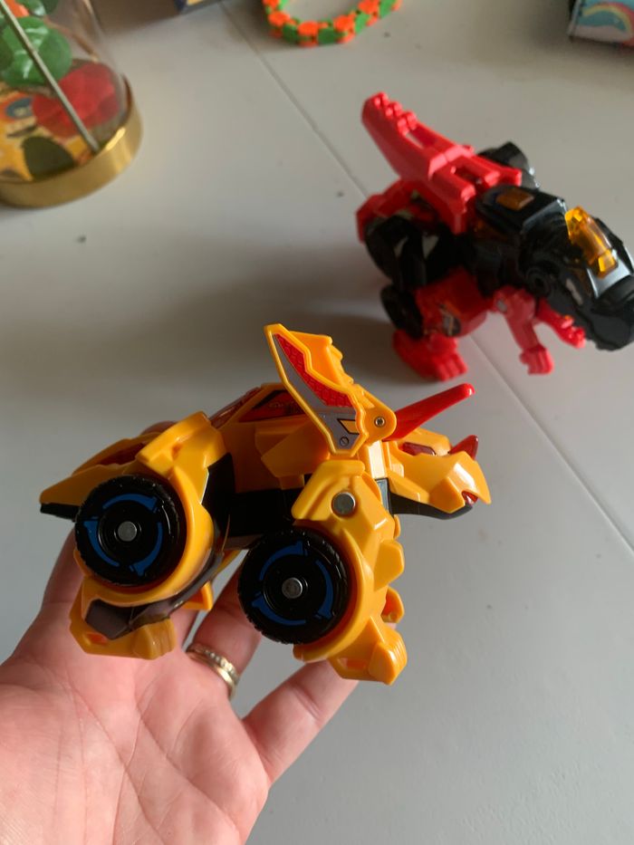 Voitures transformable dinosaure - photo numéro 3