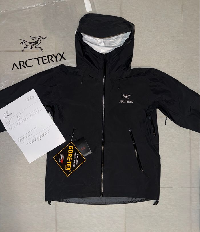 Veste Arc’teryx Gore-Tex noire – Veste technique outdoor – Taille M – Neuve avec étiquette