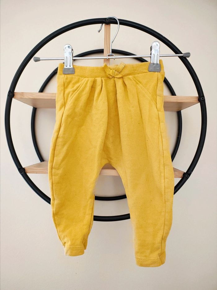 6 mois pantalon Tape à l'oeil