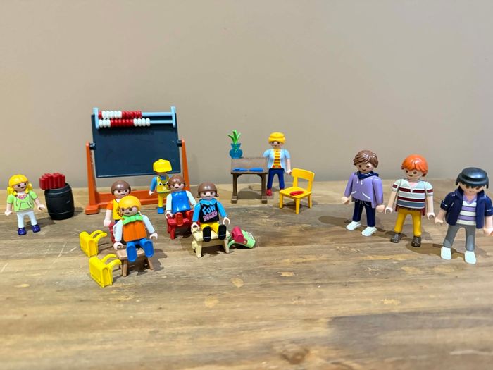 Lot playmobil personnages école
