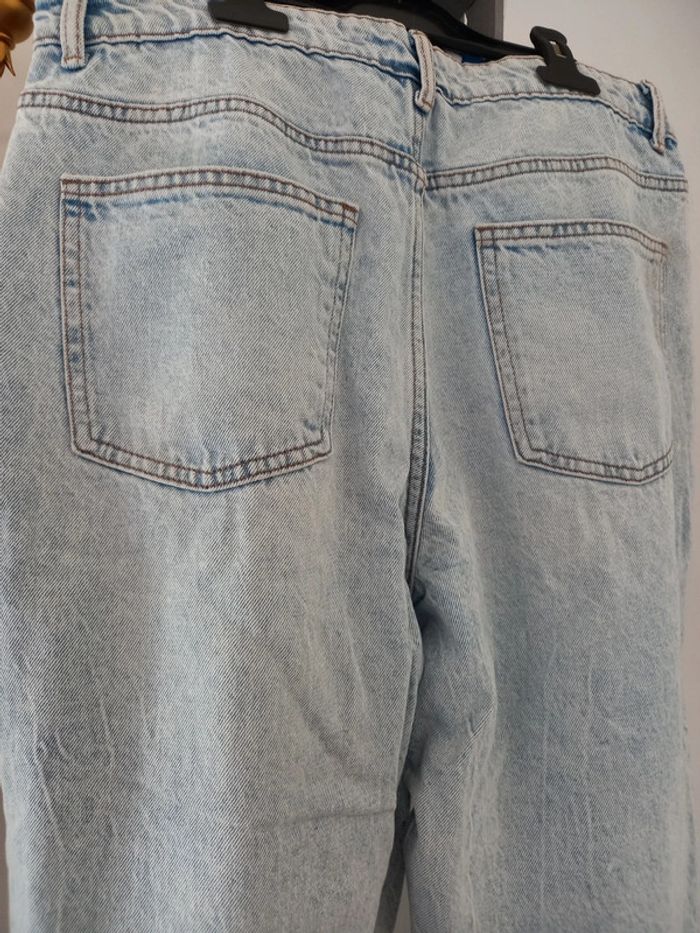 Jeans troué - photo numéro 3