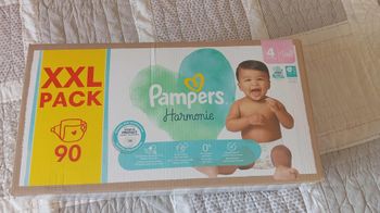 1 carton XXL  packs ( 90 couches ) Pampers Premium Protection    taille 4 neuf jamais ouvert