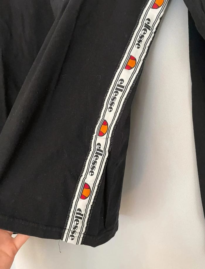 t shirt épais manche longue / pull fin noire ellesse - photo numéro 3