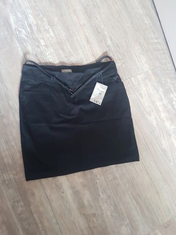 Mini jupe noire neuve taille 42