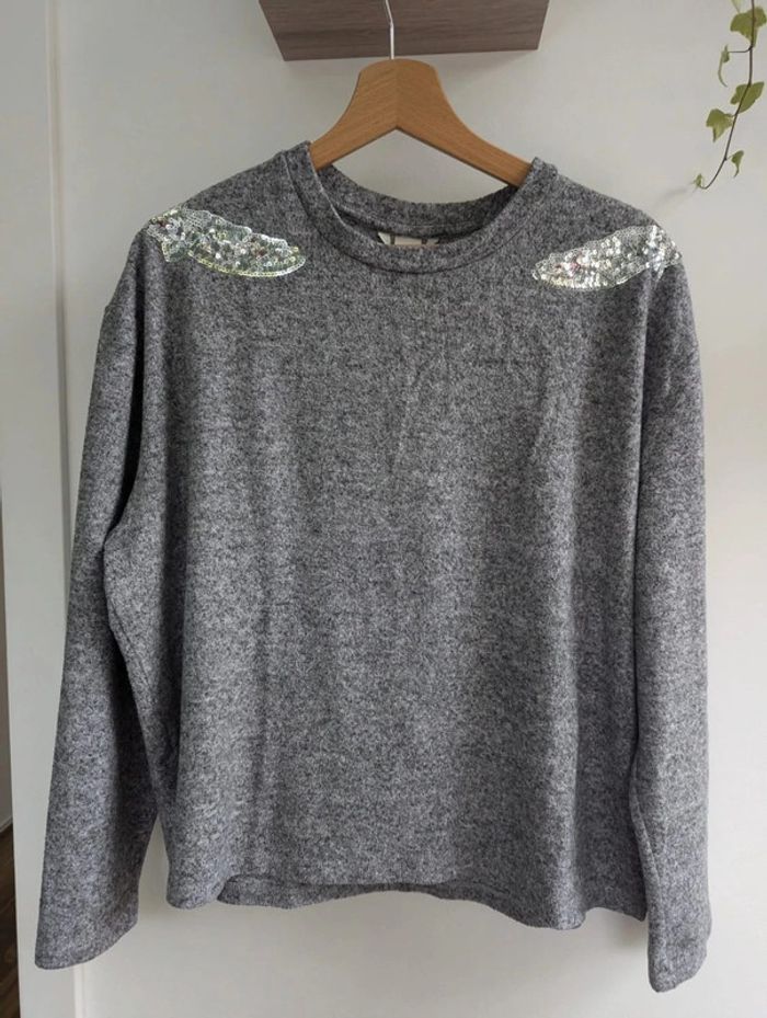 Pull femme gris et argenté taille L soit 42 environ