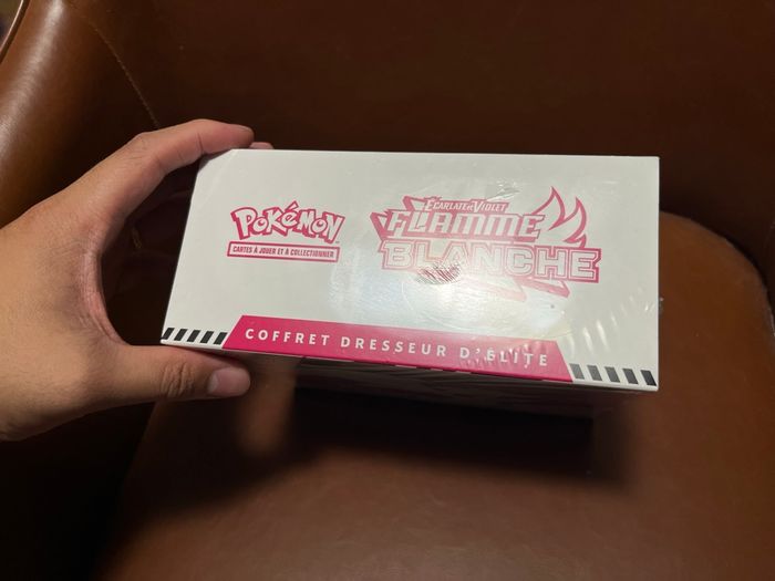 Pokémon - ETB Flamme Blanche EV 10.5 - photo numéro 3